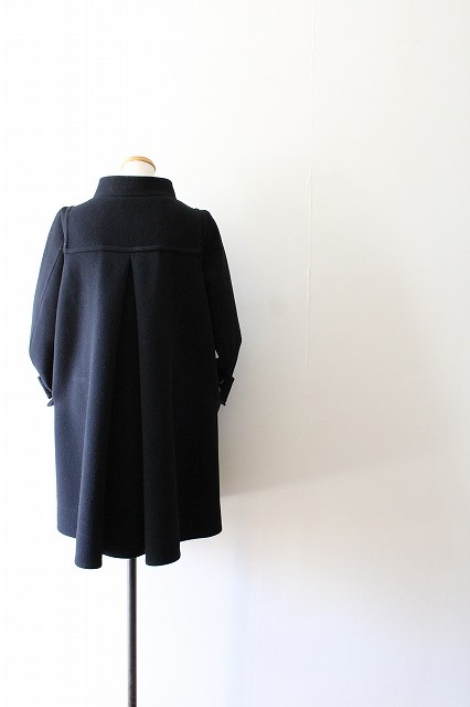 sacai luckのノーカラーダッフルコート入荷