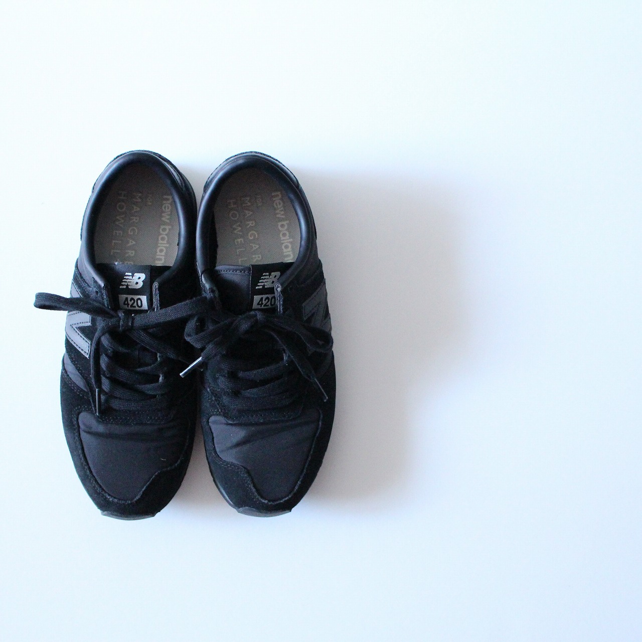 MARGARET HOWELLのレザーととバッグとnew balanceのスニーカーを買取