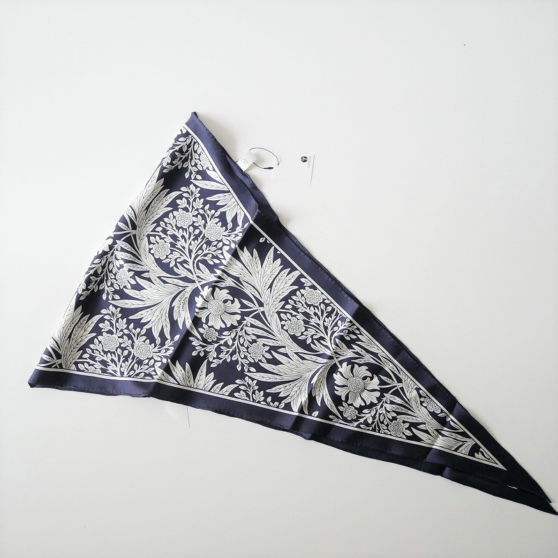 MACKINTOSH LONDON / 【BIBURY FLOWER 001】ダイヤモンドシェイプスカーフ
