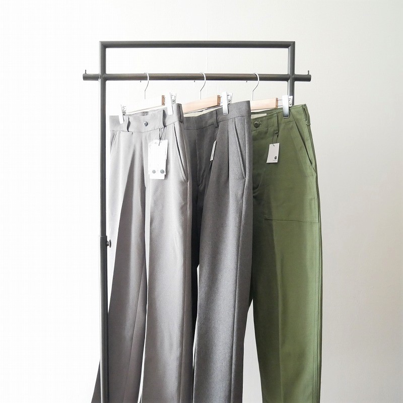 THE SHINZONE CENTER PRESS PANTS等